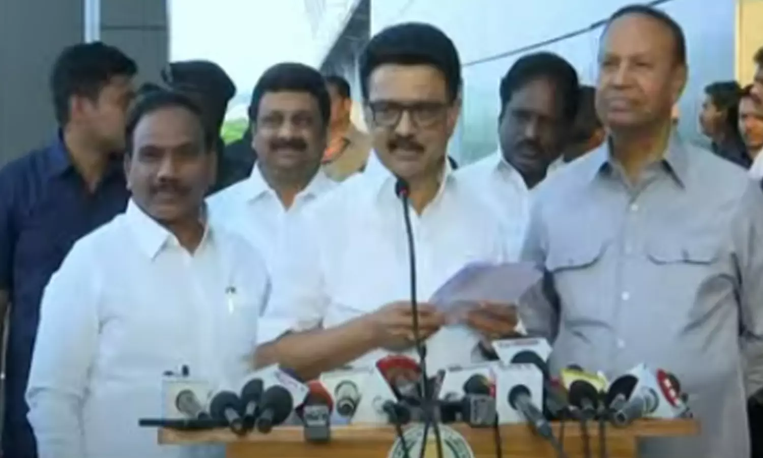 என்னிடம் வெள்ளைக் குடையும் இல்லை, இபிஎஸ்-யிடம் இருப்பது போல காவிக் கொடியும் இல்லை- மு.க.ஸ்டாலின்