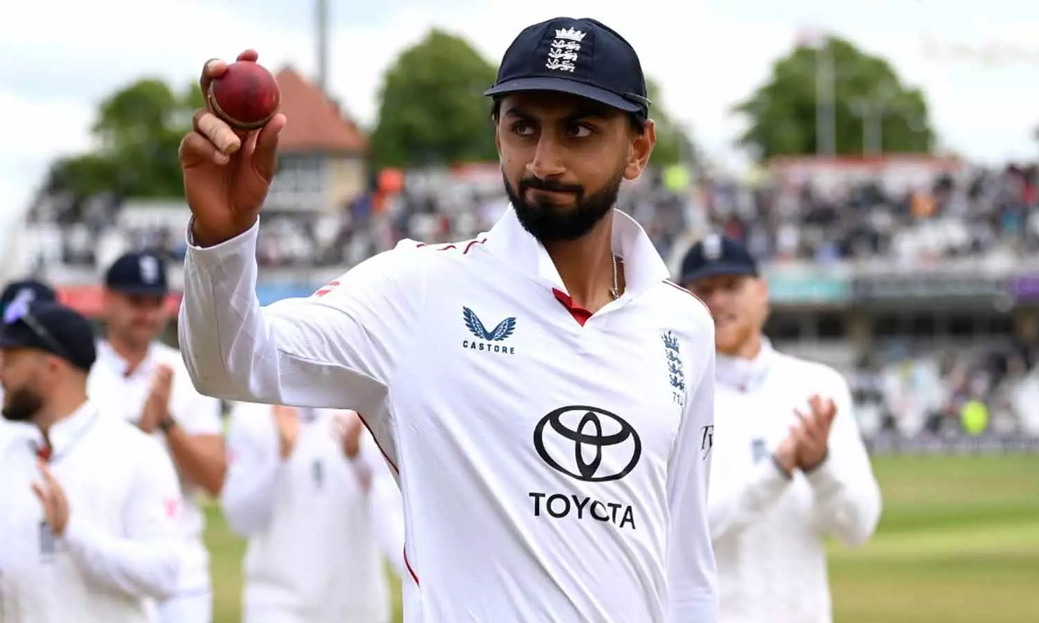 ஜிம்பாப்வே அணிக்கு எதிரான ஒரே ஒரு டெஸ்ட்: இங்கிலாந்து இன்னிங்ஸ் வெற்றி