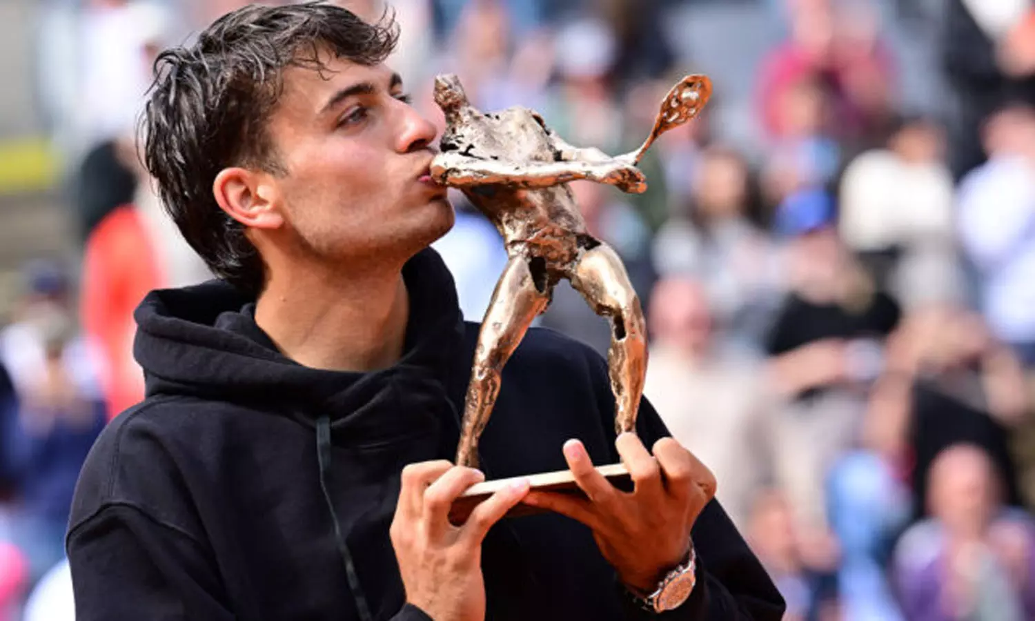 ஹம்பர்க் ஓபன் டென்னிஸ்: ஸ்வரேவை வீழ்த்தி சாம்பியன் பட்டம் வென்றார் இத்தாலி வீரர் ஹம்பர்க் ஓபன் டென்னிஸ்: ஸ்வரேவை வீழ்த்தி சாம்பியன் பட்டம் வென்றார் இத்தாலி வீரர்