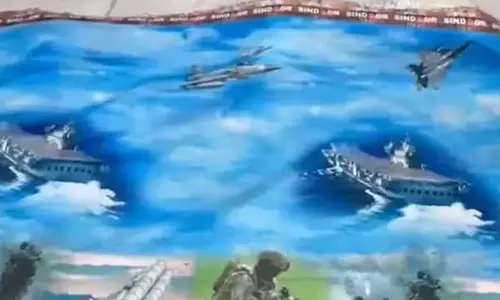 ராணுவ வீரர்களை போற்றும் விதமாக ஆபரேஷன் சிந்தூர் பனாரஸ் சேலை: வீடியோ வைரல்