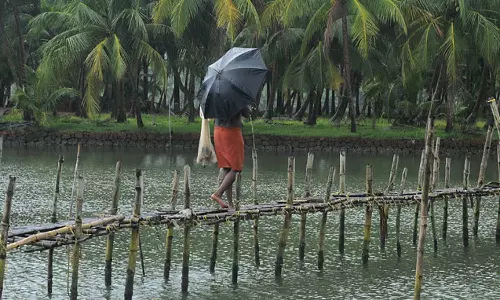 கேரளாவில்  8 நாட்களுக்கு முன்பாகவே தென்மேற்கு பருவமழை தொடங்கியது