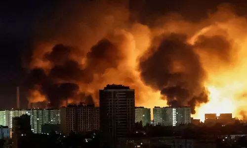 அமைதிப் பேச்சுவார்த்தைக்கு மத்தியில் உக்ரைன் மீது ரஷியா சரமாரி டிரோன் தாக்குதல்.. பலர் படுகாயம்