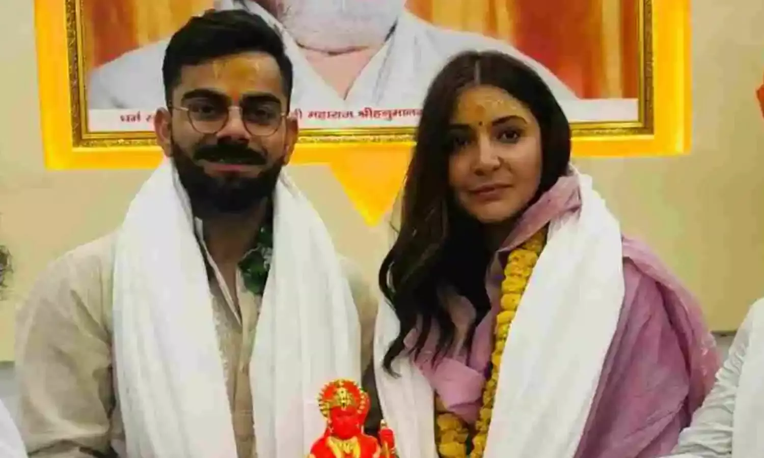 விராட்கோலி- அனுஷ்கா தம்பதி அயோத்தி ராமர் கோவிலில் சாமி தரிசனம்