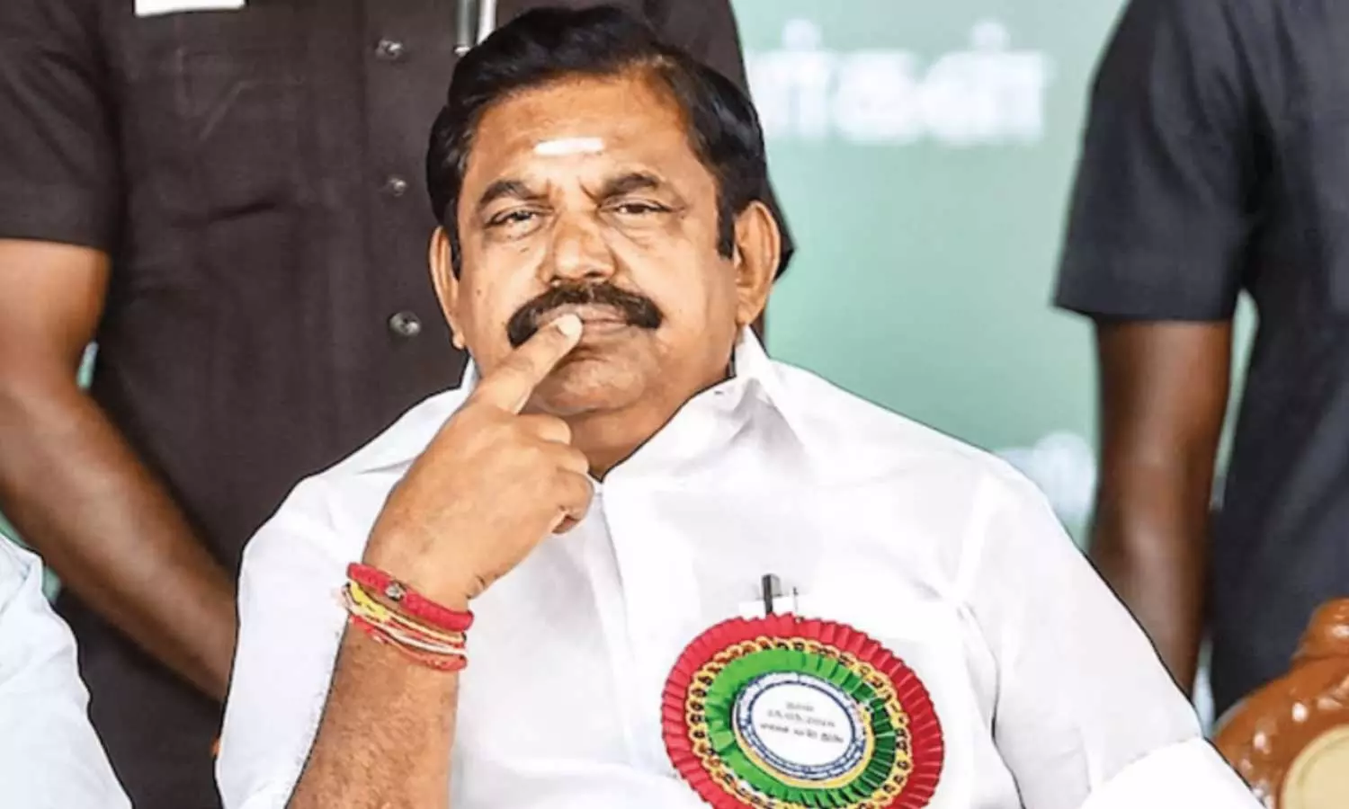 எடப்பாடி பழனிசாமியின் வீட்டிற்கு வெடிகுண்டு மிரட்டல் எடப்பாடி பழனிசாமியின் வீட்டிற்கு வெடிகுண்டு மிரட்டல்