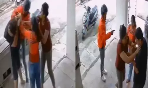 VIDEO: தவறான முகவரி தந்ததால் ஆத்திரம்.. டெலிவரி ஊழியர் சரமாரி தாக்குதல் - வாடிக்கையாளருக்கு எலும்புமுறிவு