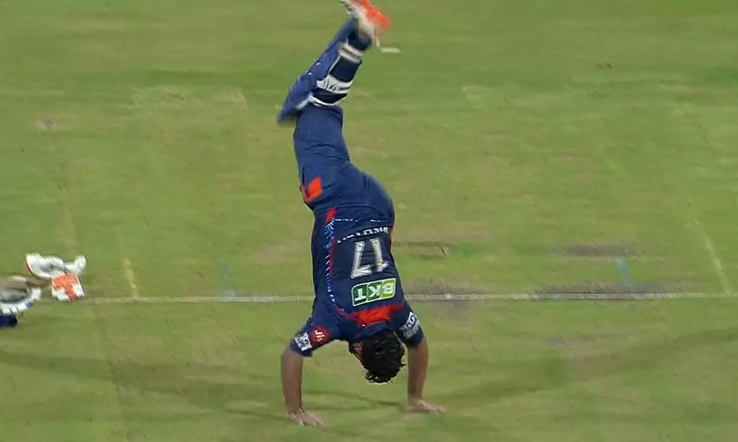 சதம் அடித்ததும் பல்டி அடித்து கொண்டாடிய ரிஷப் பண்ட்: வைரலாகும் வீடியோ