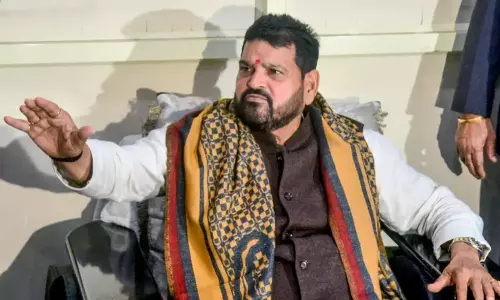 மல்யுத்த சம்மேளன முன்னாள் தலைவர்  பிரிஜ் பூஷன் மீதான போக்சோ வழக்கு முடித்து வைப்பு - என்ன நடந்தது?