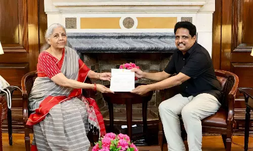 நகைக்கடன் விதிமுறைகளில் கடுமையான நிபந்தனைகளை நீக்கக்கோரி நிர்மலா சீதாராமனிடம் சு.வெங்கடேசன் எம்.பி. கடிதம்