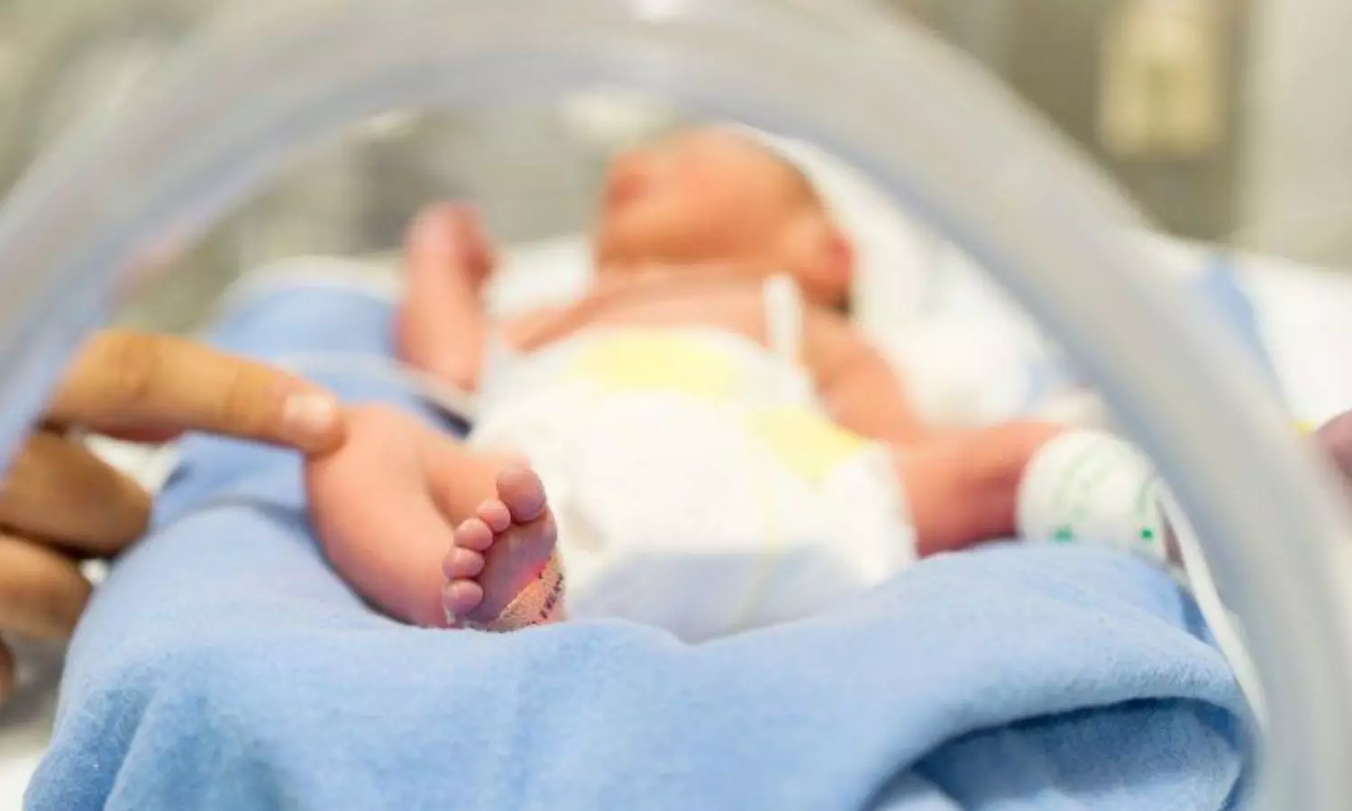 குடும்பத்தினர் யாரும் பாதிக்காதபோதும் 4 மாத குழந்தைக்கு கொரோனா தொற்று.. குழம்பிய மருத்துவர்கள்