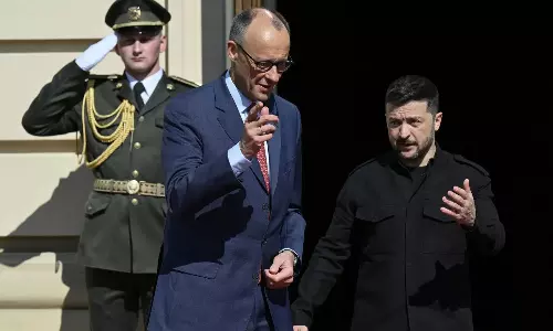 ஜெர்மனியில் ஜெலன்ஸ்கி..  ரஷியாவை எதிர்க்க உக்ரைனுக்கு கூடுதல் ராணுவ உதவி கேட்கிறார்!