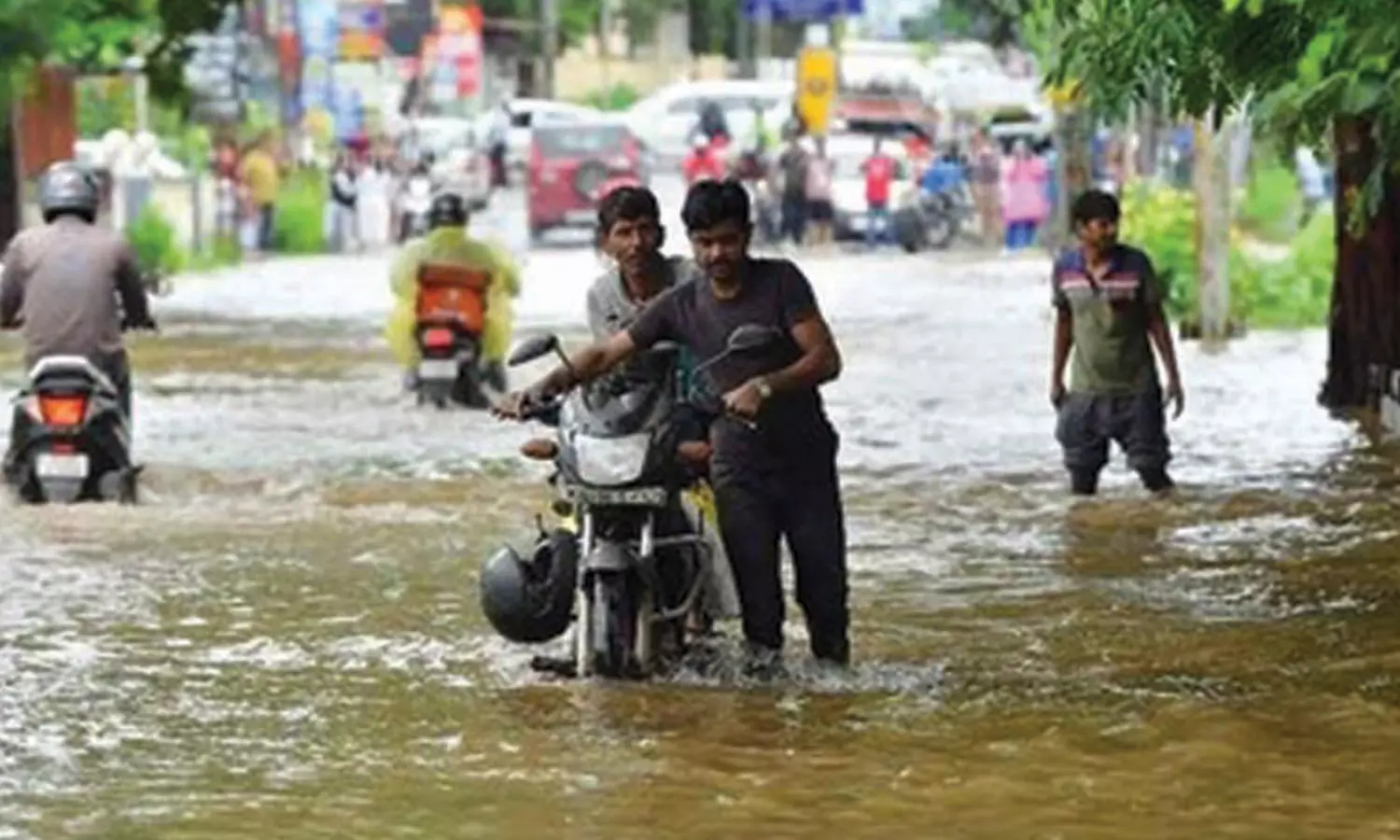 கேரளாவில் 5 நாட்களுக்கு கனமழைக்கு வாய்ப்பு - சுற்றுலா தலங்கள் மூடல்