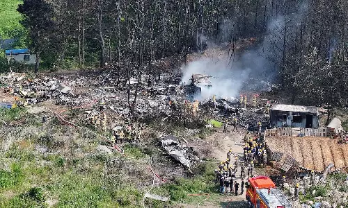 தென்கொரியா: கடற்படை ரோந்து விமானம் விழுந்து நொறுங்கியதில் 2 பேர் உயிரிழப்பு