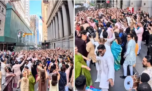 வால் ஸ்ட்ரீட்டை முடக்கிய இந்தியர்கள்: ஆட்டம் பாட்டத்துடன் நடந்த திருமண ஊர்வலம்