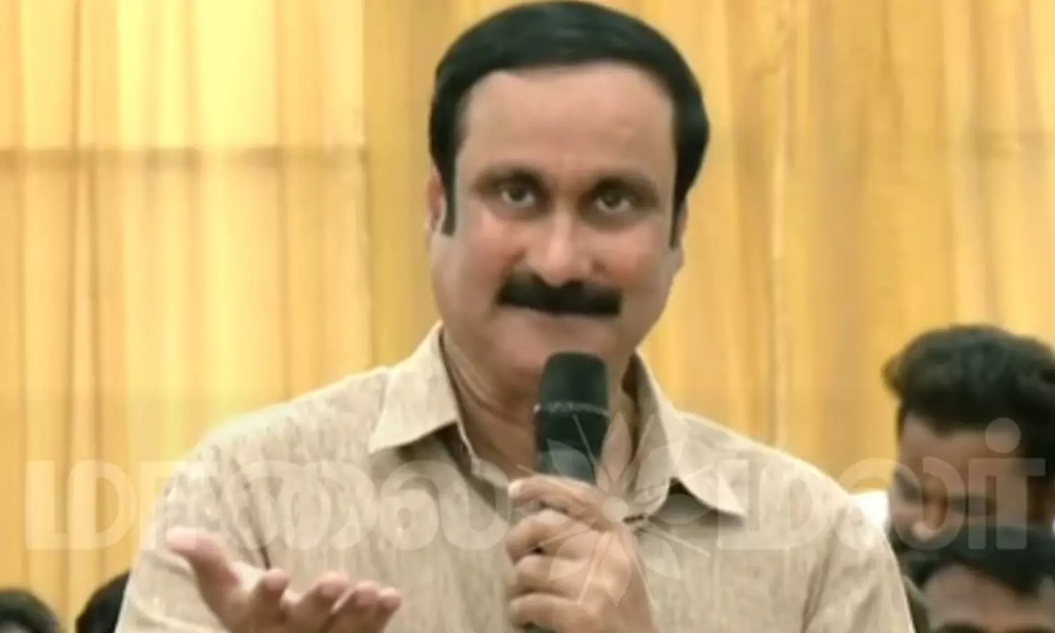 பா.ம.க.வின் பொதுக்குழுவால் தலைவராக தேர்ந்தெடுக்கப்பட்டவன் நான்- அன்புமணி பா.ம.க.வின் பொதுக்குழுவால் தலைவராக தேர்ந்தெடுக்கப்பட்டவன் நான்- அன்புமணி