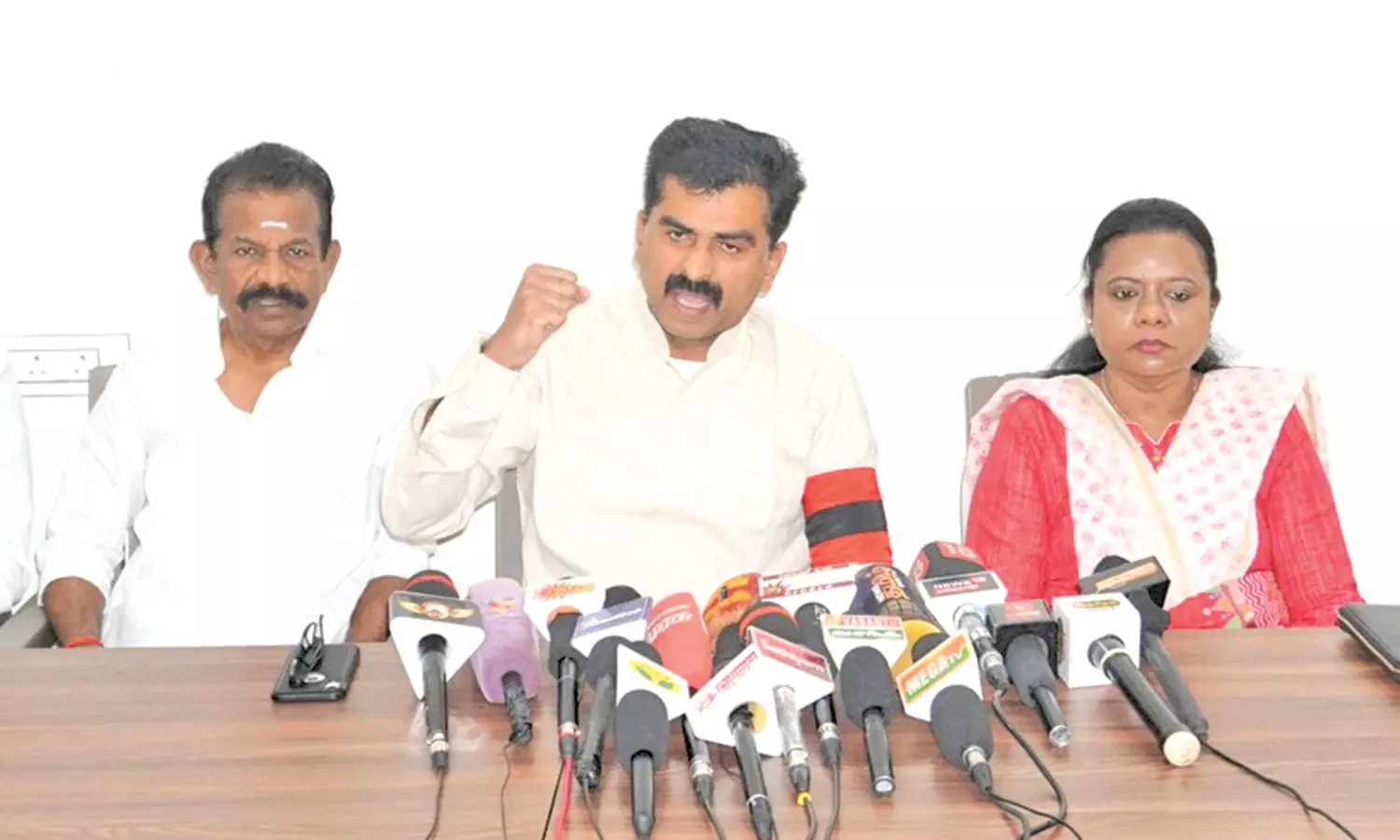 வைகோவிற்கு மீண்டும் மேல்-சபை எம்.பி. பதவி வழங்காதது வருத்தம் அளிக்கிறது- துரை வைகோ வைகோவிற்கு மீண்டும் மேல்-சபை எம்.பி. பதவி வழங்காதது வருத்தம் அளிக்கிறது- துரை வைகோ