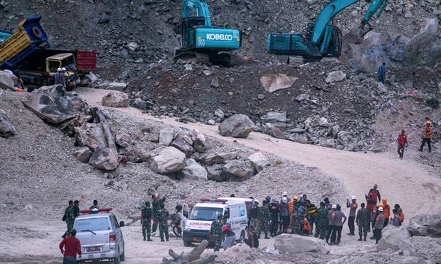 இந்தோனேசியாவில் சோகம்: கல் குவாரியில் பாறை சரிந்து விபத்தில் 14 பேர் பலி