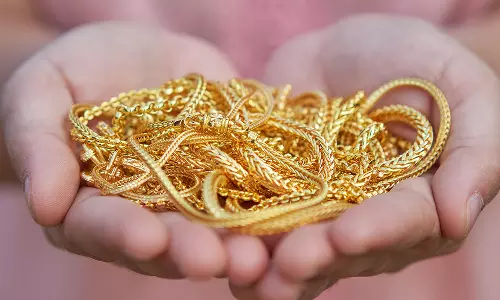 நகைக்கடன் கட்டுப்பாடுகளை தளர்த்த ரிசர்வ் வங்கிக்கு மத்திய நிதி அமைச்சகம் அறிவுறுத்தல்