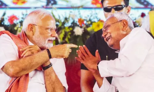 தேர்தலுக்கு முன் கட்சி தாவும் வேலை வச்சுக்காதீங்க.. பீகார் கூட்டத்தில் மோடி எச்சரிக்கை