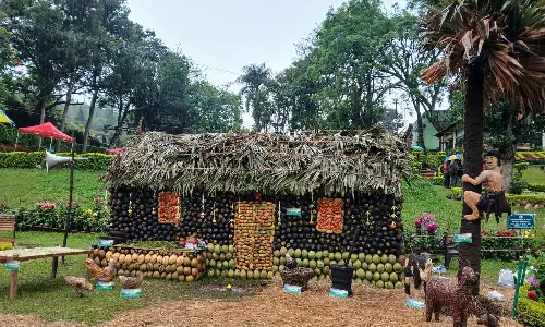 குன்னூரில் மலைபயிர்கள் கண்காட்சி: முந்திரி பருப்பில் உருவான ஆடு-மாடு, கோழி உருவங்கள்