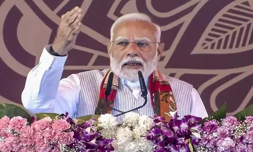 பயங்கரவாதம் பாம்பை போன்றது: மீண்டும் தலை தூக்கினால் நசுக்கப்படும்- பீகாரில் பிரதமர் மோடி பேச்சு