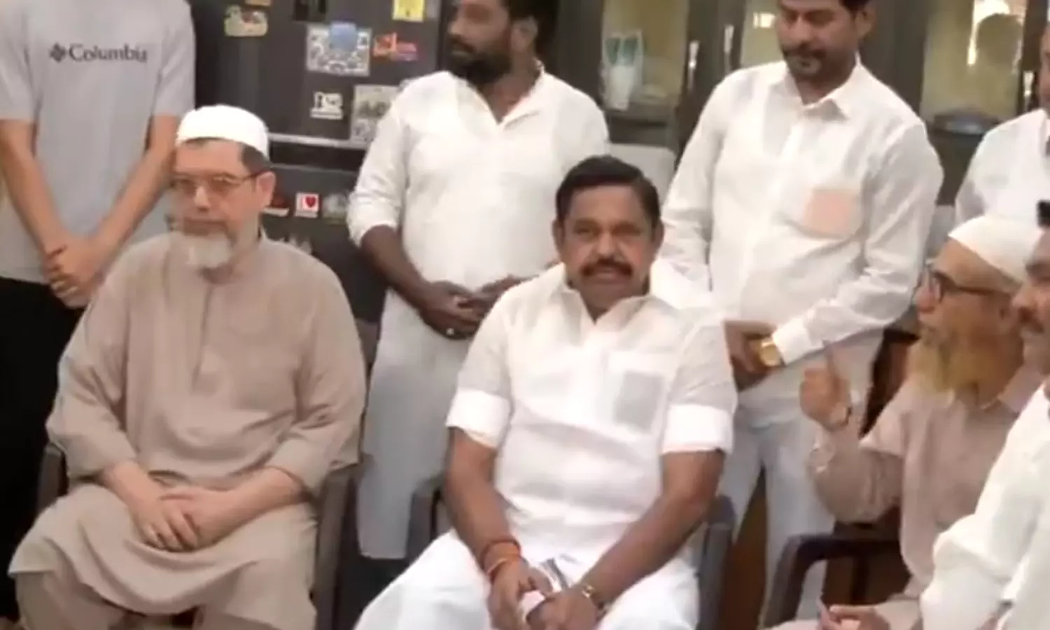 தலைமை ஹாஜி மறைவு: எடப்பாடி பழனிசாமி நேரில் ஆறுதல் தலைமை ஹாஜி மறைவு: எடப்பாடி பழனிசாமி நேரில் ஆறுதல்