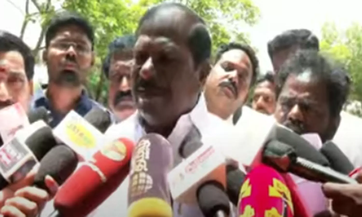 பா.ம.க.வில் ஏற்பட்டுள்ள விரிசலுக்கு நான் காரணமா? - ஜி.கே.மணி விளக்கம் பா.ம.க.வில் ஏற்பட்டுள்ள விரிசலுக்கு நான் காரணமா? - ஜி.கே.மணி விளக்கம்