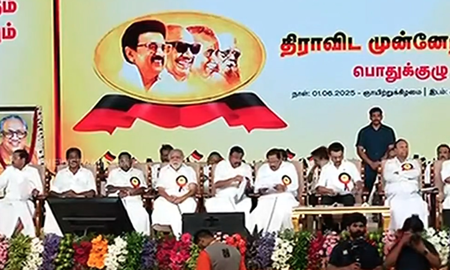 தி.மு.க.வில் மேலும் 2 அணிகள் உருவாக்கம் - பொதுக்குழு கூட்டத்தில் அறிவிப்பு தி.மு.க.வில் மேலும் 2 அணிகள் உருவாக்கம் - பொதுக்குழு கூட்டத்தில் அறிவிப்பு