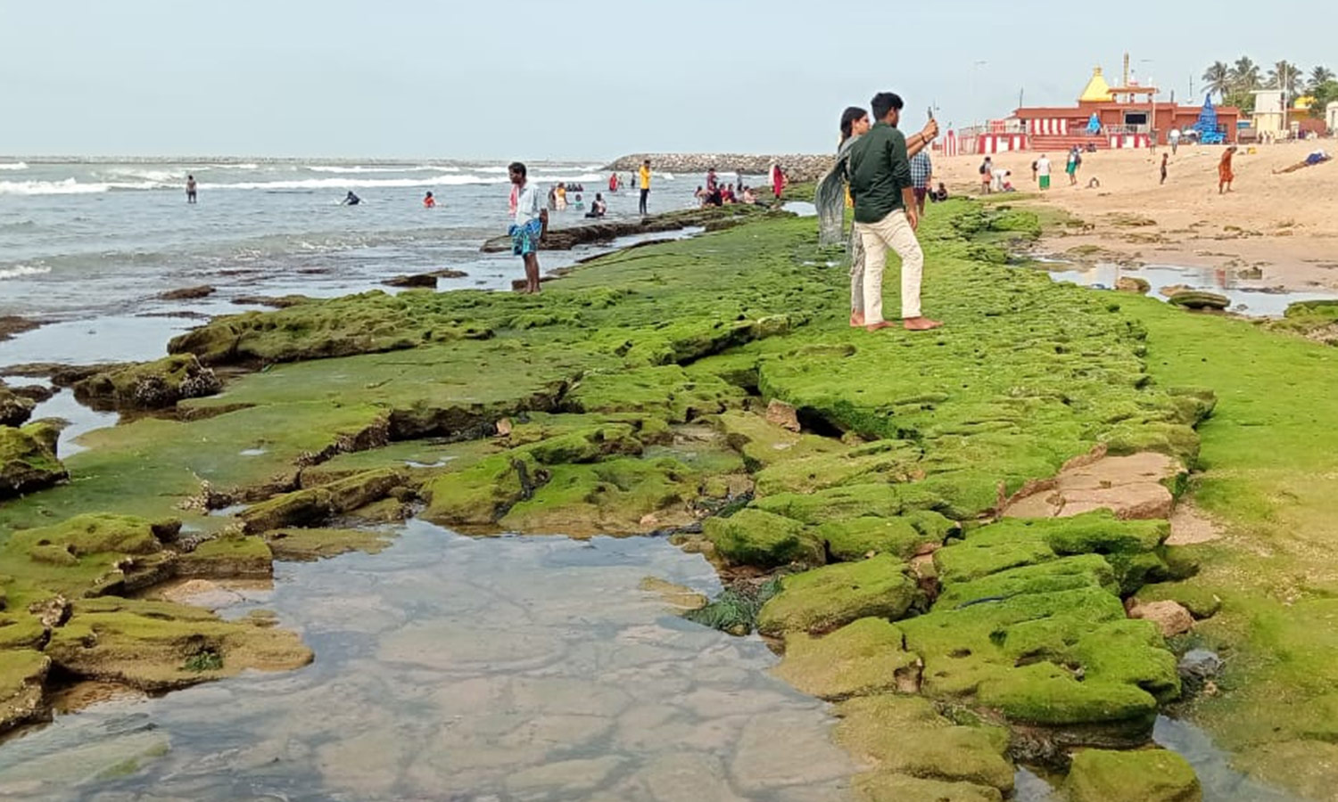 திருச்செந்தூரில் கடல் 60 அடி தூரம் உள்வாங்கியது