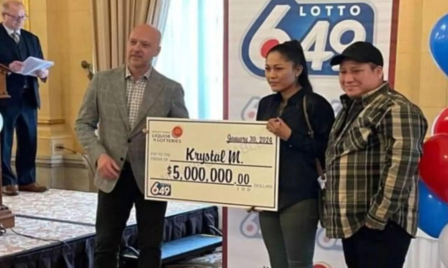 லாட்டரியில் ரூ.30 கோடி வென்ற காதலன்.. பணத்தை சுருட்டிக்கொண்டு வேறொரு ஆணுடன் கம்பிநீட்டிய காதலி லாட்டரியில் ரூ.30 கோடி வென்ற காதலன்.. பணத்தை சுருட்டிக்கொண்டு வேறொரு ஆணுடன் கம்பிநீட்டிய காதலி