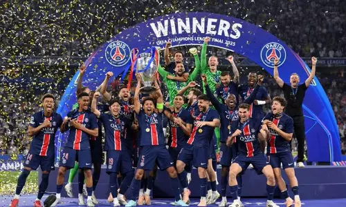 சாம்பியன்ஸ் லீக் கால்பந்து - இன்டர் மிலன் அணியை வீழ்த்தி PSG அணி பட்டம் வென்றது