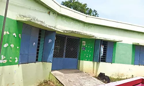 ஒரு மாணவிக்காக செயல்படும் அரசு பள்ளி- மாணவர்கள் சேர்க்கையை அதிகரிக்க பெற்றோர் வலியுறுத்தல்