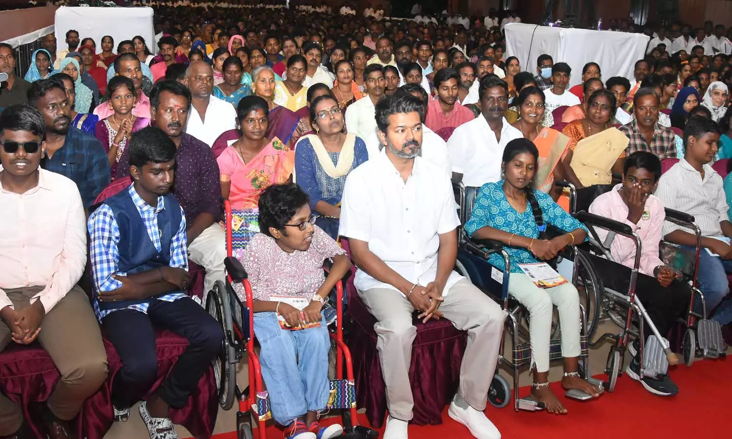 த.வெ.க. சார்பில் நாளை 2-ம் கட்டமாக கல்வி விருது வழங்கும் விழா த.வெ.க. சார்பில் நாளை 2-ம் கட்டமாக கல்வி விருது வழங்கும் விழா