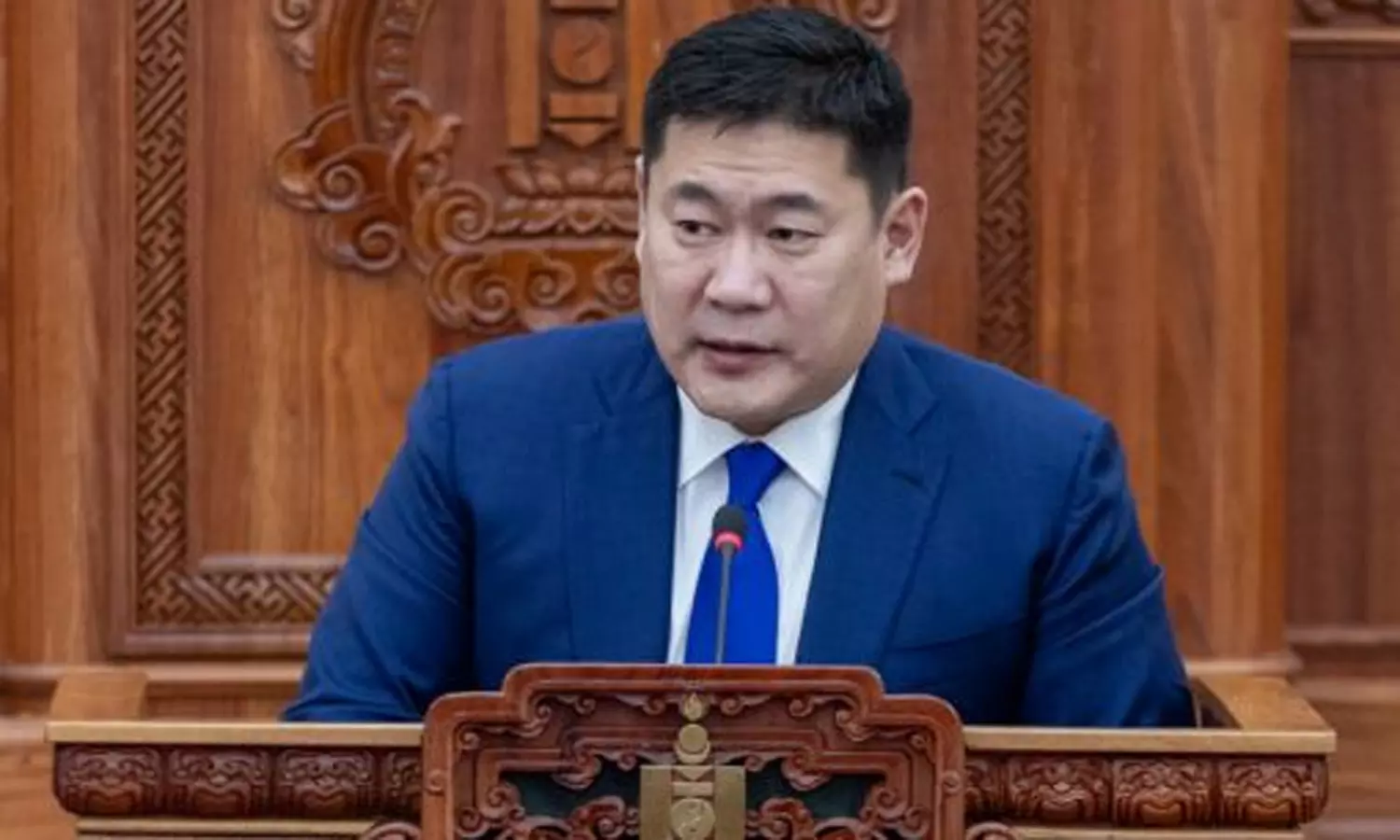 மகனின் ஆடம்பர வாழ்க்கையால் பதவி இழந்த மங்கோலிய பிரதமர்