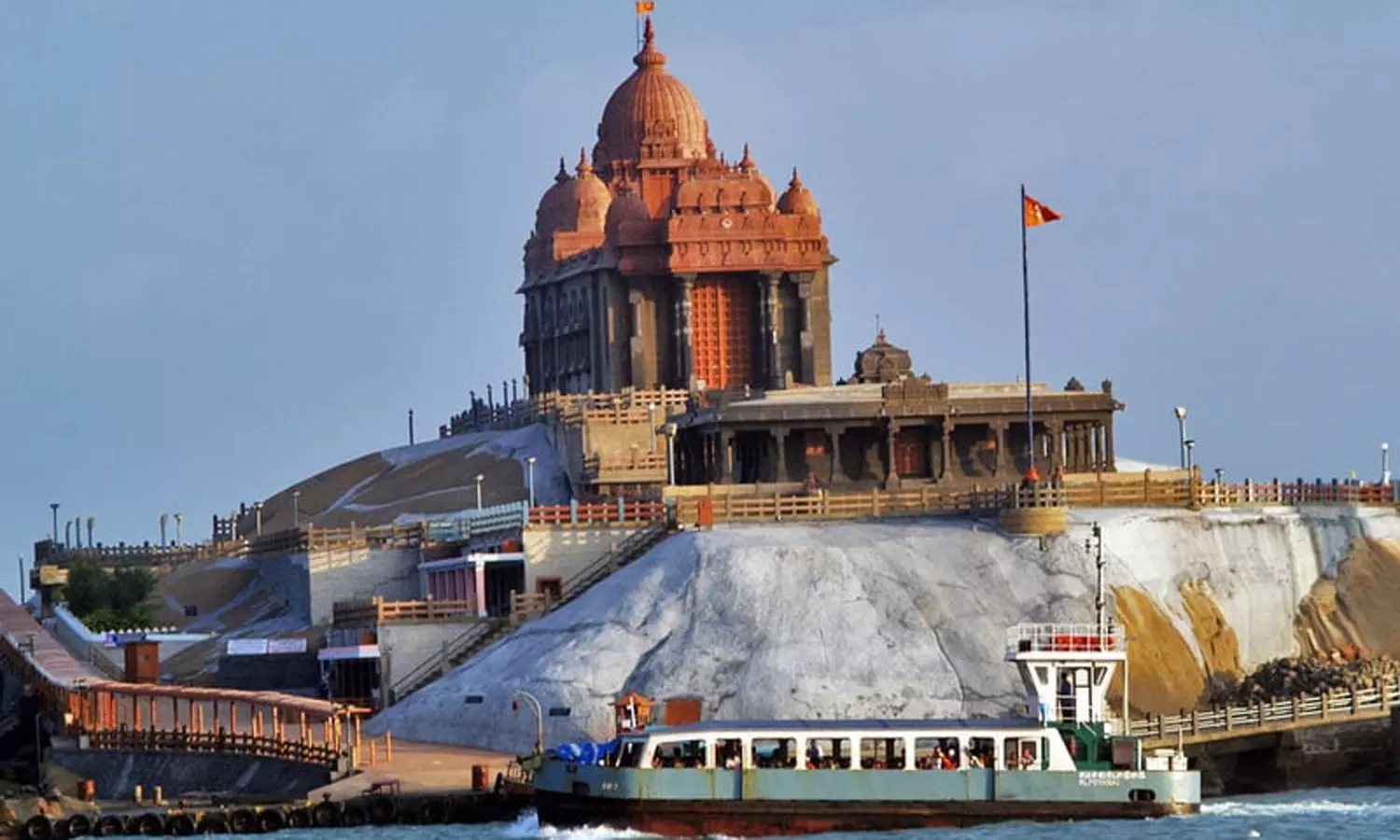 விவேகானந்தர் மண்டபத்துக்கு செல்லும் படகு கட்டணம் உயர்வு - நாளை முதல் அமல் விவேகானந்தர் மண்டபத்துக்கு செல்லும் படகு கட்டணம் உயர்வு - நாளை முதல் அமல்