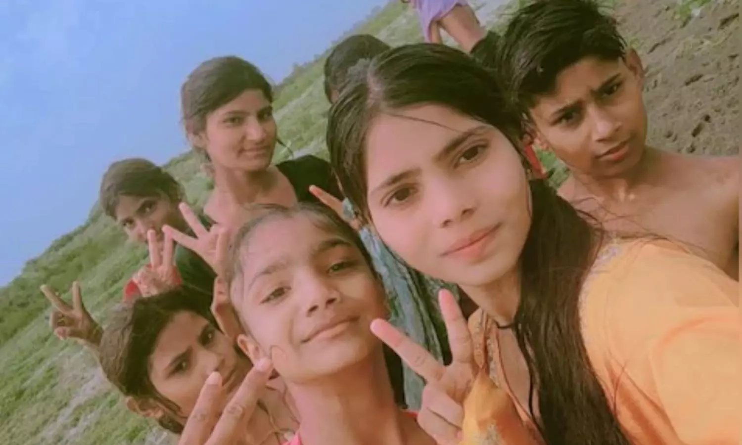 வீடியோ ரீல்ஸ் எடுக்க முயன்று ஆற்றில் மூழ்கி 6 சிறுமிகள் பரிதாப பலி