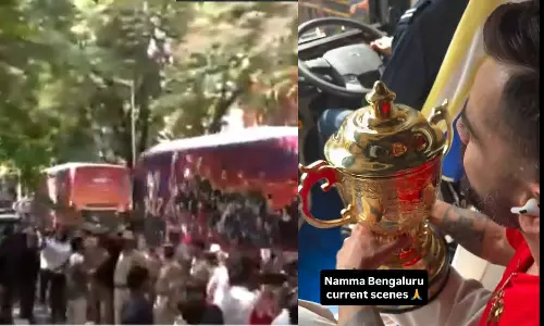 வீடியோ: பெங்களூரு வந்த ஆர்சிபி வீரர்கள்- உற்சாக வரவேற்பு கொடுத்த ரசிகர்கள்