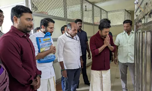 பழனி முருகன் கோவிலில் சாமி தரிசனம் செய்த சூர்யா 46 படக்குழுவினர்