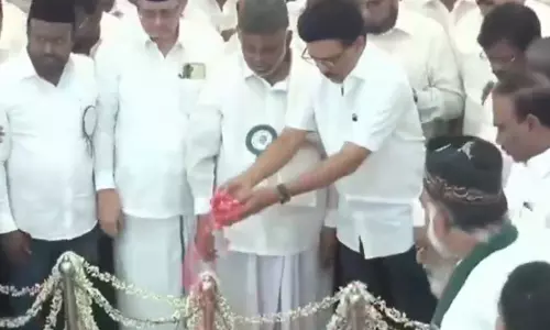 காயிதே மில்லத் நினைவிடத்தில் முதலமைச்சர் மு.க.ஸ்டாலின் மரியாதை