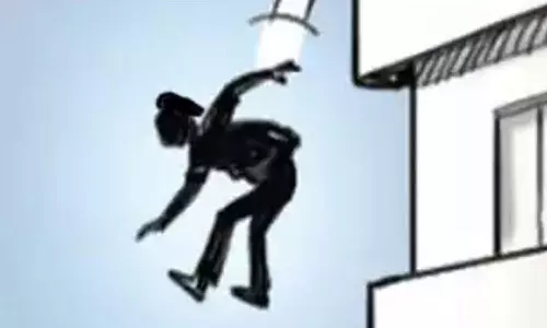 21-வது மாடியில் இருந்து குதித்து தற்கொலை செய்து கொண்ட ஐ.டி. பெண் ஊழியர்