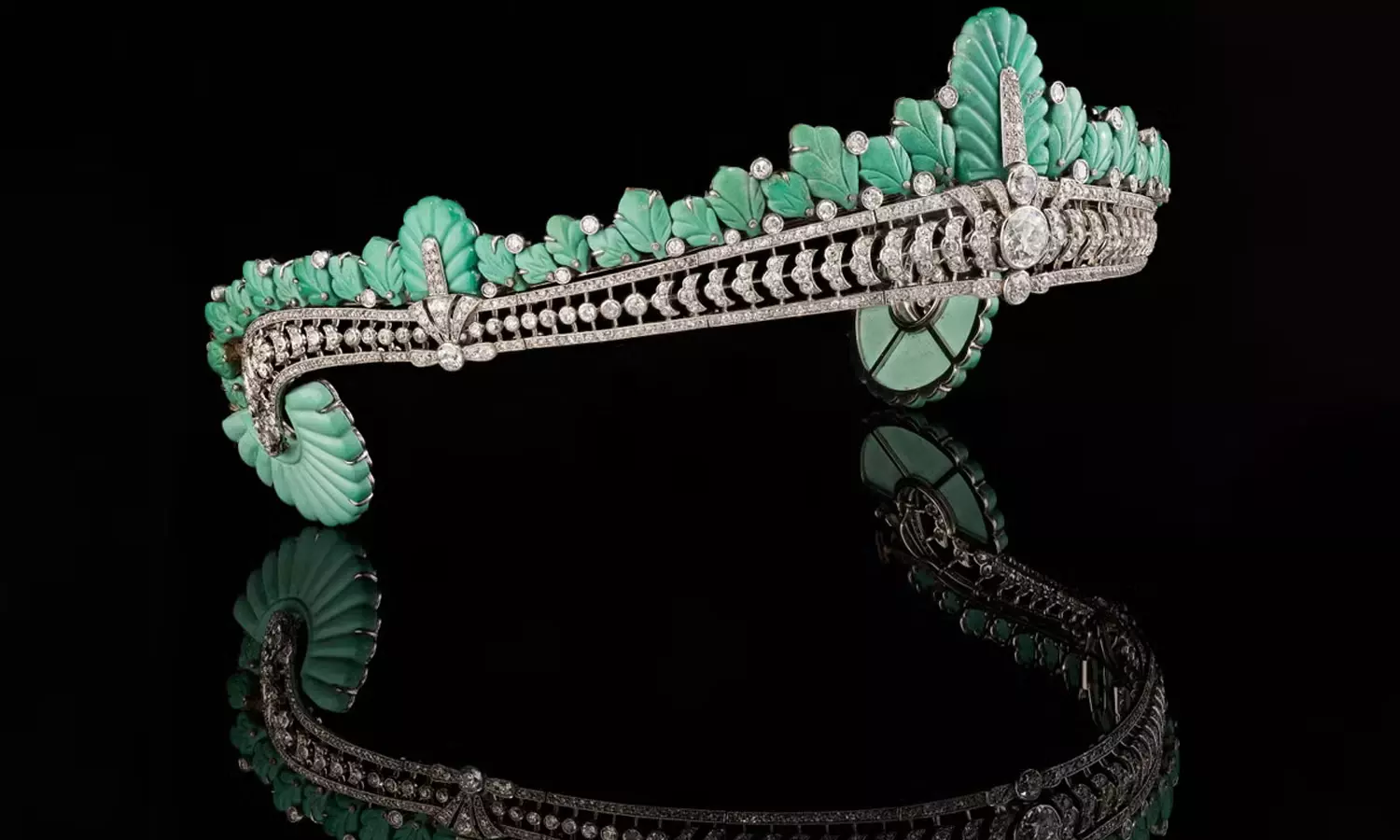 இங்கிலாந்து முதல் பெண் எம்.பி. அணிந்திருந்த வைரக்கிரீடம் ரூ.10 கோடிக்கு ஏலம்