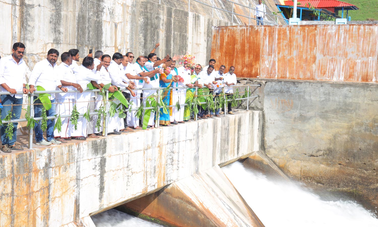 உடுமலை அமராவதி அணையில் இருந்து தண்ணீர் திறப்பு - விவசாயிகள் மகிழ்ச்சி