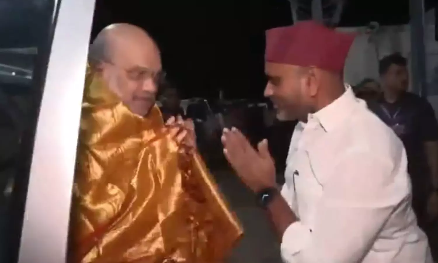 மதுரை வந்த உள்துறை மந்திரி அமித்ஷாவுக்கு உற்சாக வரவேற்பு மதுரை வந்த உள்துறை மந்திரி அமித்ஷாவுக்கு உற்சாக வரவேற்பு