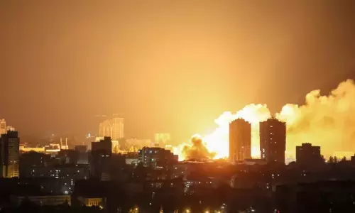 400 டிரோன்கள்.. 40 ஏவுகணைகள் - உக்ரைன் நகரங்களை துளைத்த ரஷியா - 6 பேர் பலி - 80 பேர் படுகாயம்