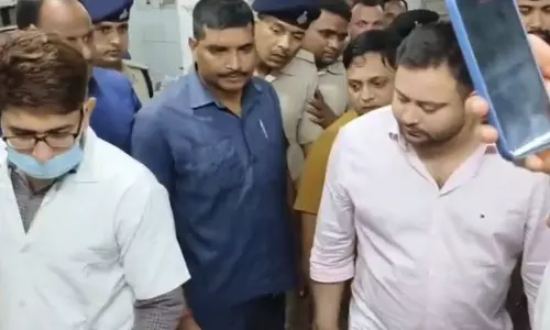 கார் விபத்தில் அதிஷ்டவசமாக உயிர் தப்பிய தேஜஸ்வி யாதவ்