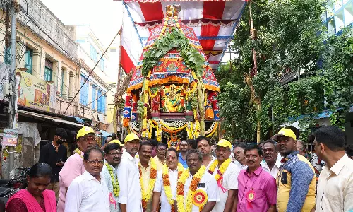 பாரிமுனையில் ஸ்ரீ காளிகாம்பாள் கோவில் தேரோட்டம்