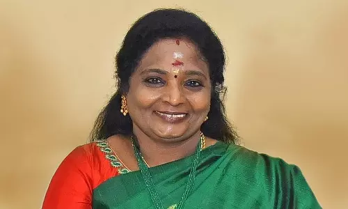 கோவிலில் உள்ள தீபத்திற்கும் தி.மு.க.வினர் ஸ்டிக்கர் ஒட்டுகிறார்கள்- தமிழிசை