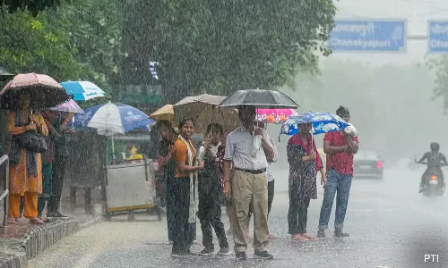 சென்னையில் வெளுத்து வாங்கும் கனமழை- 21 மாவட்டங்களில் மழைக்கு வாய்ப்பு