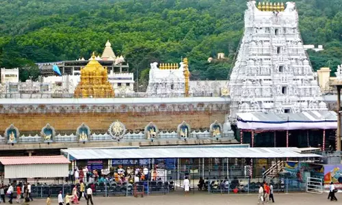 திருப்பதி ஏழுமலையான் கோவிலில் கடந்த ஒரு வாரமாக குறையாத பக்தர்கள் கூட்டம்