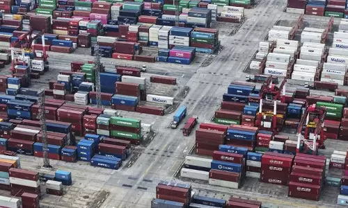 அமெரிக்காவுக்கான ஏற்றுமதி 35 சதவீதம் வீழ்ச்சி: சீனா