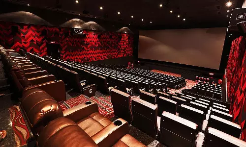 திரையரங்குகளில் அதிக கட்டணம் வசூலித்தால் உடனடி நடவடிக்கை -நீதிமன்றம் உத்தரவு